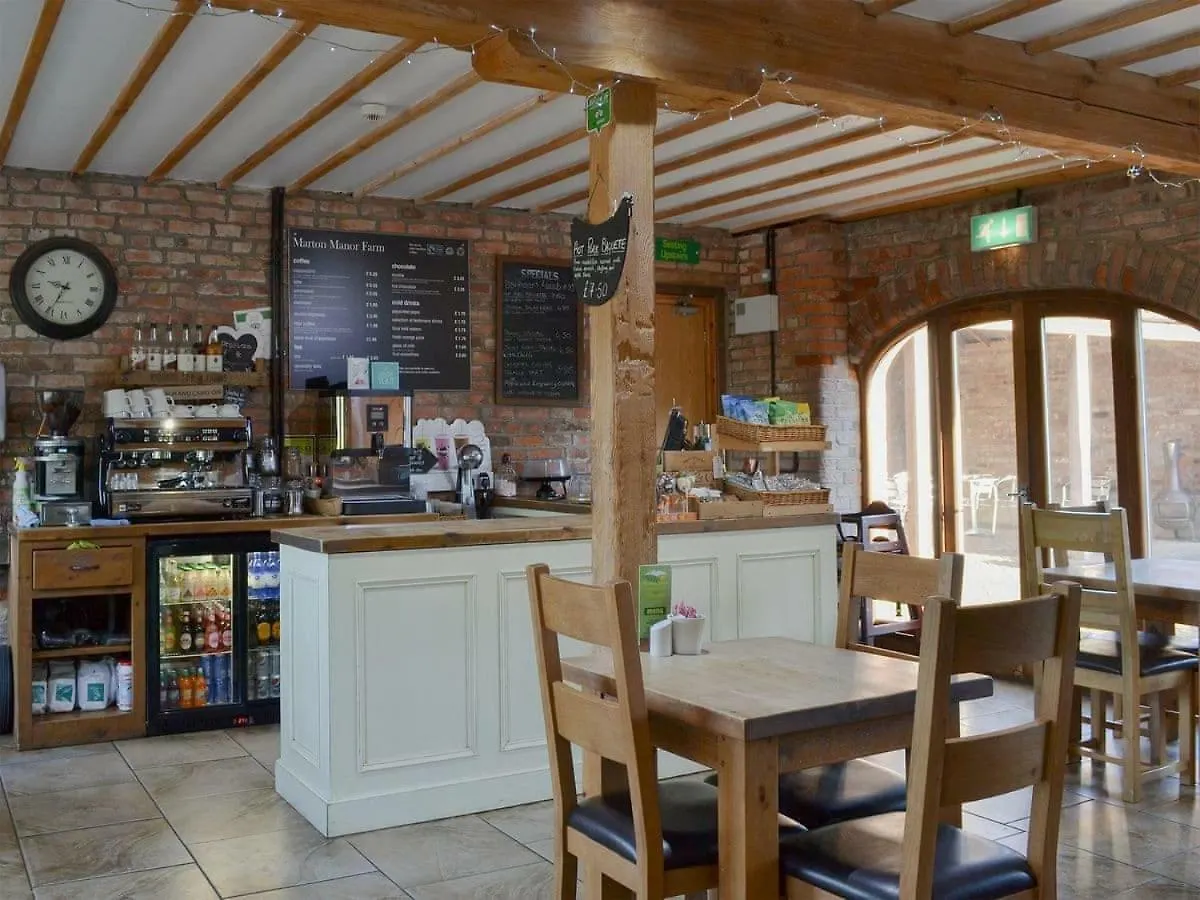 Shire Cottage Sewerby 0*,